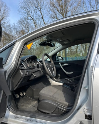 Opel Astra cena 21990 przebieg: 235000, rok produkcji 2011 z Gliwice małe 596